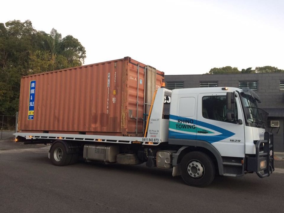 Rhino Towing Pic 1 - Shipping containers moved empty or loaded