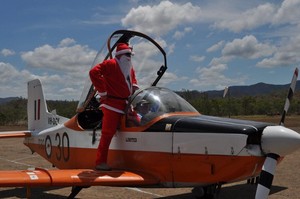 Bluewater Airport Pic 4 - Santa arrives