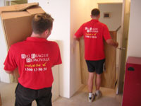 Big League Removals Pty Ltd Pic 4 - each crew comprises a young fit and enthusiastic team they arrive on time and ready to get the job done