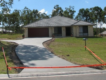 Jimboomba Concreting Pic 1 - Plain concrete driveway