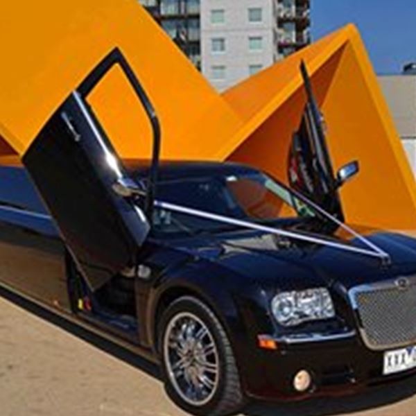 GLAMOUR LIMOUSINES Pic 1 - Melbourne Wedding Car Hire Travel in Luxury