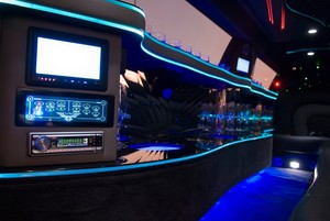 GLAMOUR LIMOUSINES Pic 4