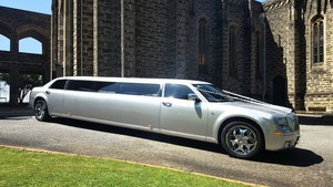 GLAMOUR LIMOUSINES Pic 5 - Travel In Luxury