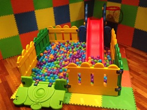 Hopscotch Kids Party Toy Hire Pic 3 - Medium Ball Pit other sizes available from 70 hire per day