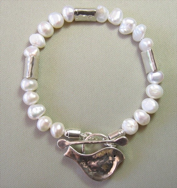 Ravish Designs Pic 1 - Magnificent pearl bracelet with bird charm