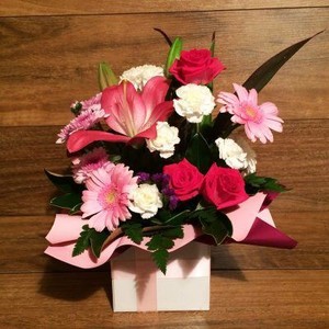 Nature's Giftbox Pic 4 - Pink Geisha 6000 Big pink box of gerbras roses lillies and button chrysanthemums