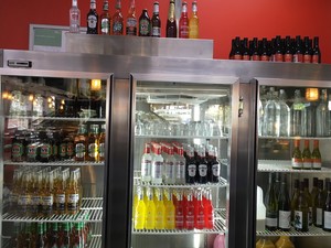 Pizza Hut Restaurants Pic 2 - Beer Wine Mixer drinks available to your table