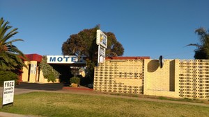 Nhill Oasis Motel Pic 2 - Entrance