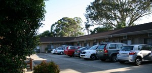 Marriott Park Motel Pic 5 - Entrance and car park