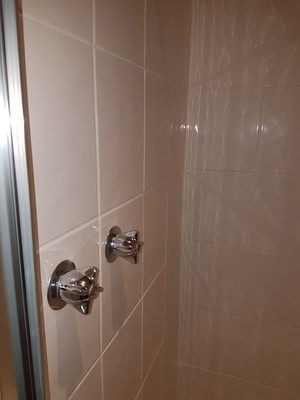 Express Home and Office Cleaning Narre Warren, Lysterfield & Endeavour Hills Pic 3 - Same shower once cleaned by us Original photos