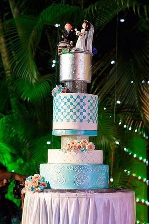 Cakes by Rose Pic 2 - Tiffany and Bling wedding cake