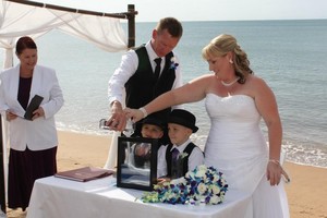 Eronda Ceremonies Pic 4 - Sand Ceremony at Horseshoe Bay