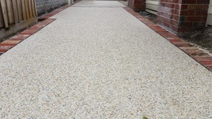 Estrada Paving Pic 4 - Exposed Aggregate Brick Edging