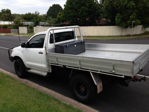 1 MAN 1 UTE 4Hire Pic 4