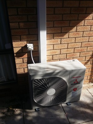 Alba Aus Pic 4 - Another small 4kw wall mounted split system fitted heats and cools perfect If you want a silent outside unit its got to be Mitsubishi