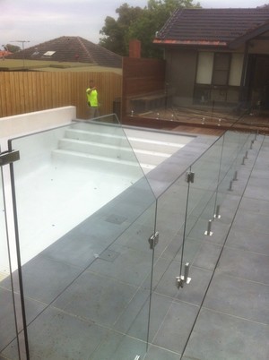 Clear view pool fencing Pic 4