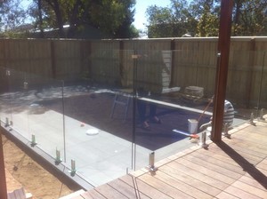 Clear view pool fencing Pic 3