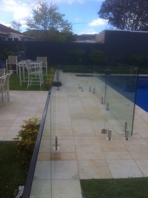 Clear view pool fencing Pic 2