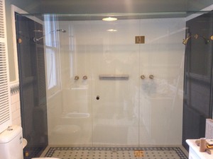 Clear view pool fencing Pic 5 - Shower screens Splashbacks