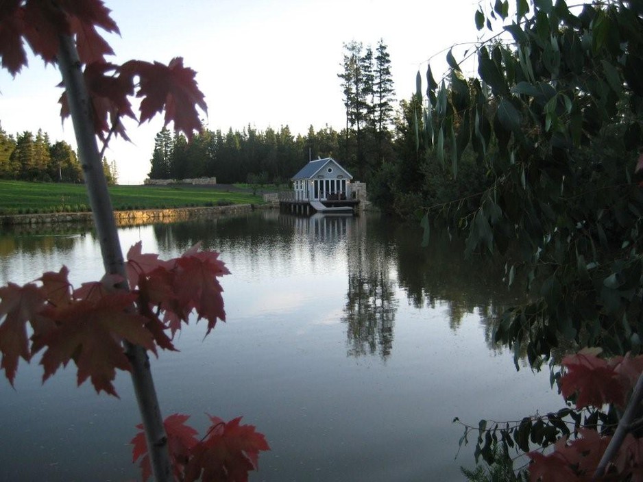 ultimateescape Pic 1 - the boatshed at dungowan