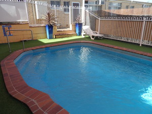 Paramount Motel Pic 2 - Try out our lovely pool