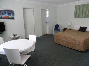 Paramount Motel Pic 3 - An example of our spacious queen studios