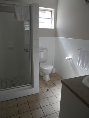 Paramount Motel Pic 5 - An example of our ensuite bathrooms