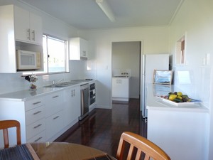 Elliot River Retreat Pic 3 - Modern self contained kitchen