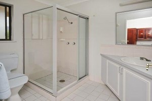 Colonial Motor Inn - Lithgow Pic 3 - Bathroom