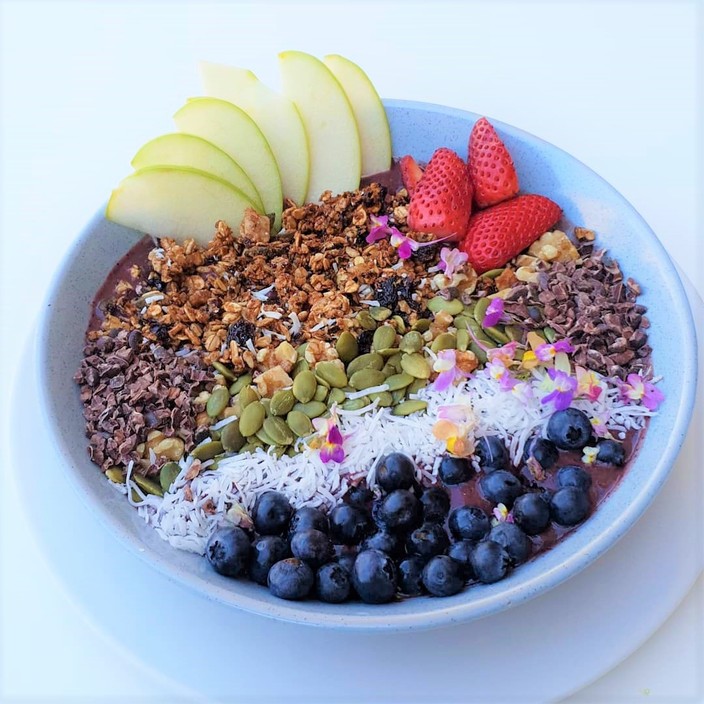 White Blue Pic 1 - Acai bowl acai berry base 7 toppings