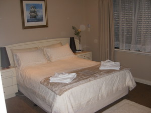 Santa Maria Executive B&B Fremantle Pic 3 - Endeavour Room With Shared Bathroom