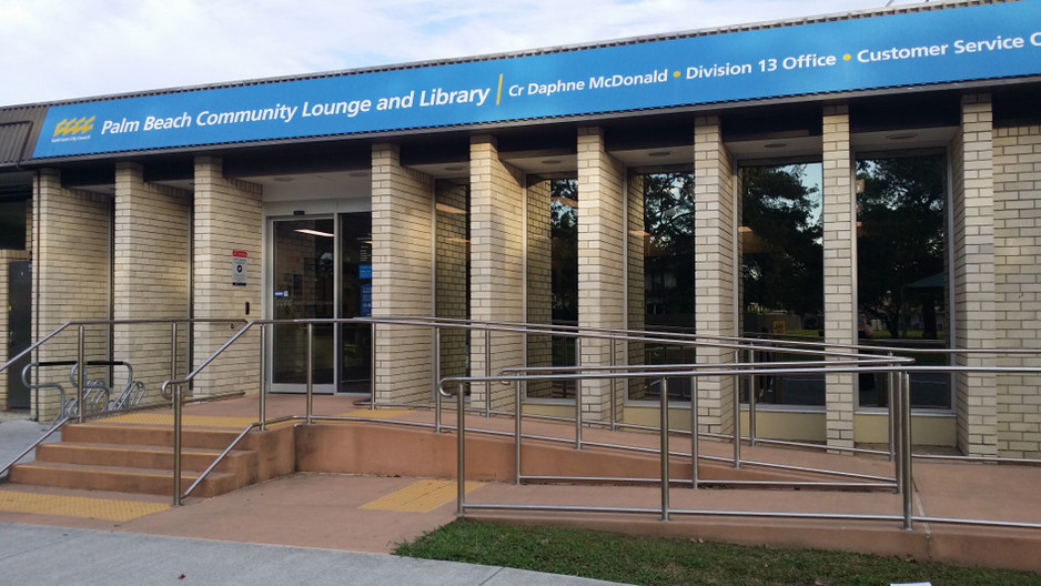 Palm Beach Community Lounge And Library In Palm Beach, Qld, Libraries 