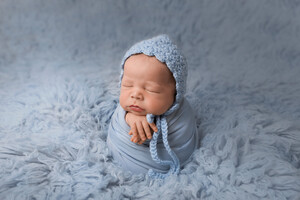 Aura Artistic Images Pic 2 - Bathurst Newborn Photographer