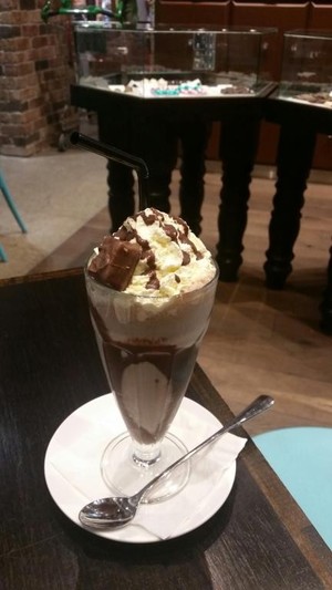 The Chocolate Room Pic 2 - Delicious Snickers shake