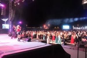 Italian Wedding Band - Paris by Night Pic 3 - Italian Wedding Singers Mildura