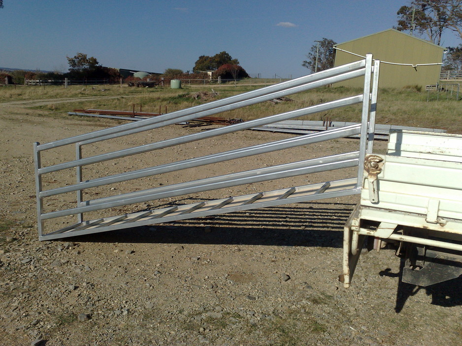 MTH Rural Welding Pic 1 - portable 3m sheep loading ramp