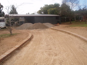 Bobcat Backhoe & 10 Tonne Tipper Hire Pic 3