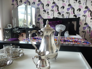 Round Room Interiors Pic 4 - Dramatic and loud for a theatrical but still girlie girl