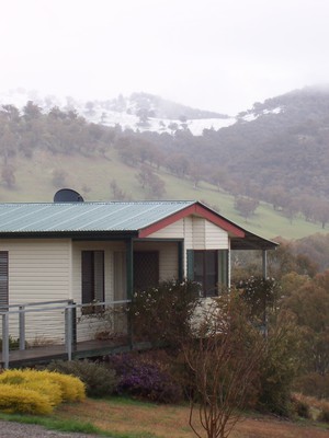 Elm Cottage Tumut Pic 3 - blue gum cottage