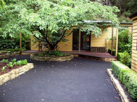 Windsor House B&B Pic 1 - Garden Courtyard