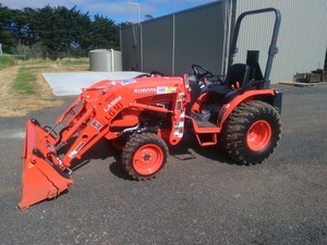 Kyneton Equipment & Party Hire Pic 3 - Kubota 4wd Tractor Bucket