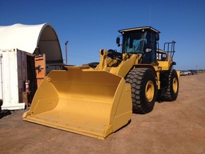 SALTBUSH CONTRACTING Pic 3 - Loader and operator hire