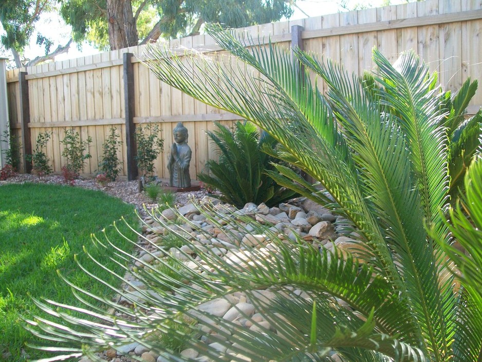 Modern Edge Landscaping Pic 1