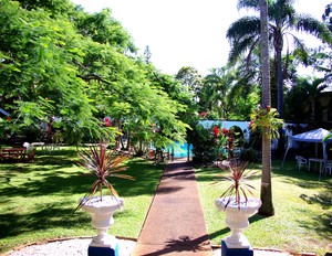 Buderim Motor Inn Pic 2 - gardens and pool