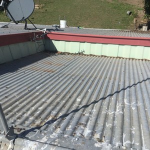 Reliance Roofing NQ Pic 2 - Before picture of photos of a restoration done in Charters towers sprayed in Reliance Moss Vale Sand colour