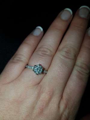 The Diamond Club Pic 3 - My beautiful engagement ring thanks to Pierre at The Diamond Club Couldnt be happier