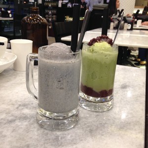 PappaRich Pic 2 - The green tea and sesame dessert drinks are the best way to end dinner