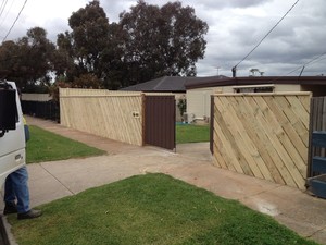 AK Westside Fencing & Gates Pic 2