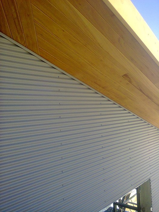 AUSCOVER ROOFING Pic 2 - colourbond wall sheeting and timber eave lining