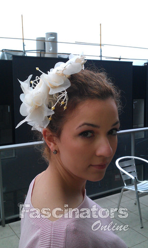 Fascinators Online Pic 2 - Tahnee 52